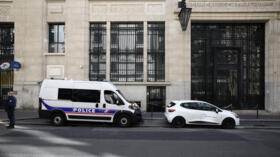 French police foiled an apparent bomb attack outside the US bank in Paris.