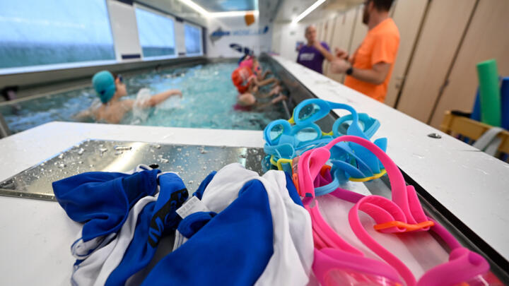 The mobile aquatic centre developed by France's northeastern Moselle region is bringing crucial swimming classes to towns and villages that lack pool facilities
