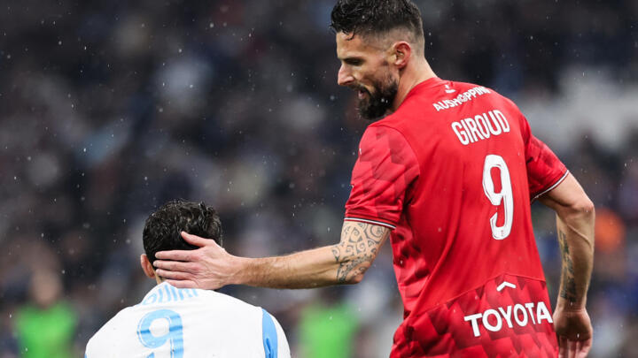 Lille's French forward #09 Olivier Giroud (C-R) gestures towards Marseille's Algerian forward #09 Amine Gouiri during the French L1 football match between Olympique de Marseille (OM) and Lille OSC at 